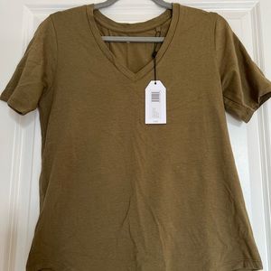 Universal Standard NWT V-Rex tshirt in Olive - Size 2XS